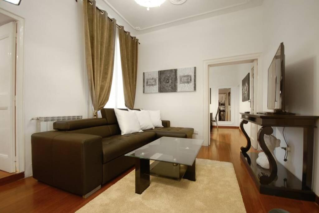 Banchi - Classic Apartment Between Navona And Campo Dei Fiori Rom Eksteriør billede