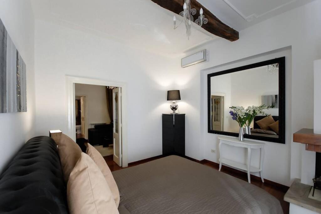 Banchi - Classic Apartment Between Navona And Campo Dei Fiori Rom Eksteriør billede